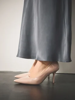 Licht beige - Forever Comfort® Point Toe Court Heels