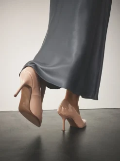 Licht beige - Forever Comfort® Point Toe Court Heels