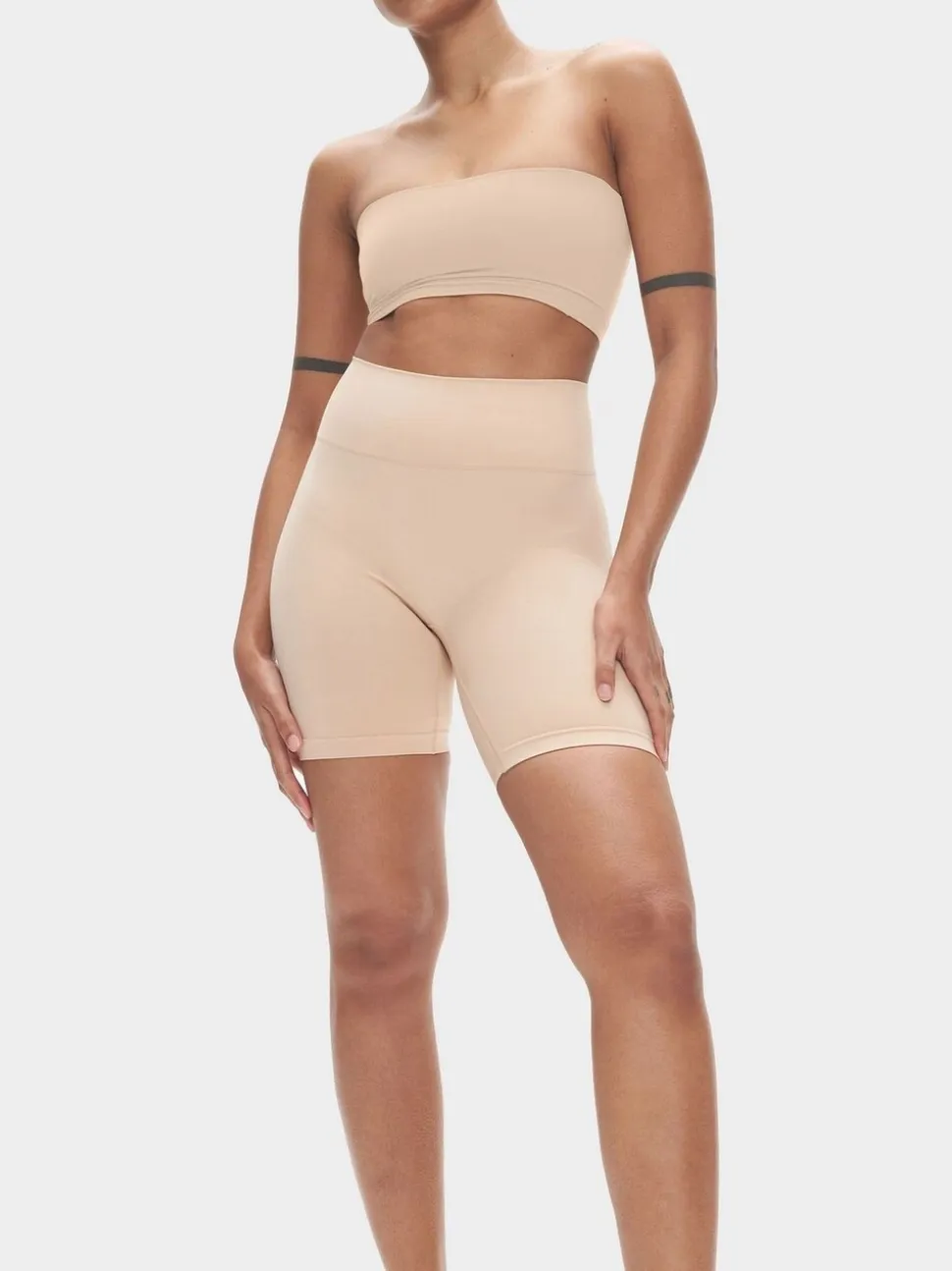 Licht beige - Heist - Contour vormgevende naadloze short met hoge taille