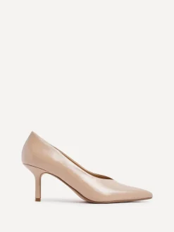 Licht beige - Linzi Bellamy V-Shaped Closed Toe Court Heels