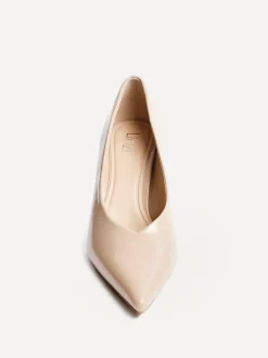Licht beige - Linzi Bellamy V-Shaped Closed Toe Court Heels
