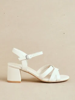 Licht beige - Linzi Flair sandalen met hak en kruisbandjes aan de voorkant