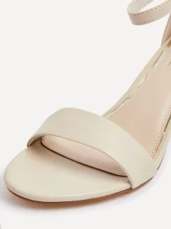 Licht beige - Linzi Franki met blokhak en open neus