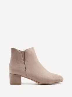 Licht beige - Linzi Manor Low Block Heeled Ankle Boots