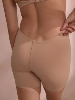Licht beige - Vormgevende short met lage rug en buikcorrectie