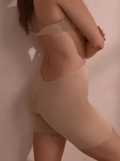 Licht beige - Vormgevende short met lage rug en buikcorrectie