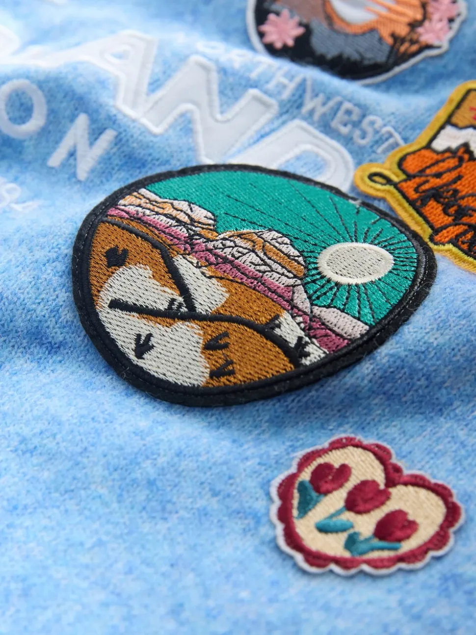 Licht Blauwe badge borduurwerk - Gebreide trui met ronde hals van wol