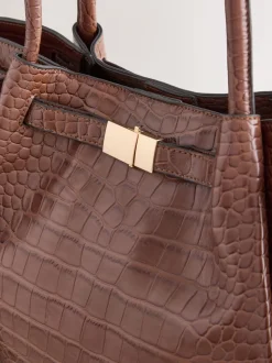 Lichtbruin - Belted Croc Shoulder Bag
