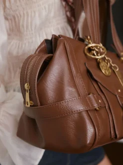 Lichtbruin - Charm Buckle Hand Held Bag