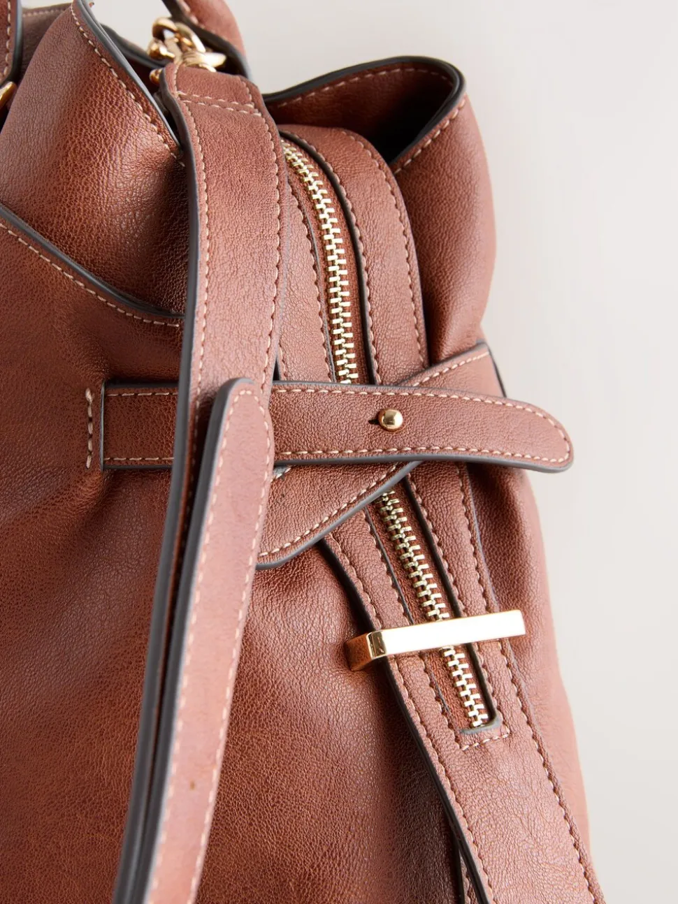 Lichtbruin - Grote shopper met bedeltjes