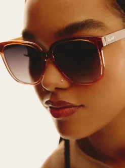 Lichtbruin - QUAY Wide Awake Sunglass