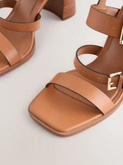 Lichtbruin - Sandalen met blokhak, bandjes en gesp