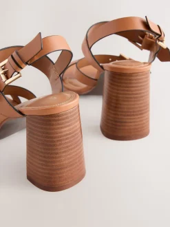 Lichtbruin - Sandalen met blokhak, bandjes en gesp