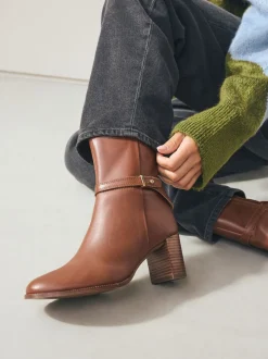 Lichtbruin leer - Forever Comfort® Hardware Trim Ankle Boots