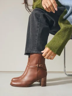Lichtbruin leer - Forever Comfort® Hardware Trim Ankle Boots