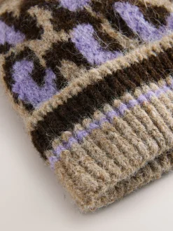 Lila met dierenprint - Gebreide muts met pompon