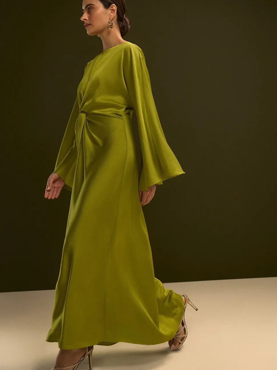 Limoengroen - Twist Front Long Sleeve Satin Maxi Dress