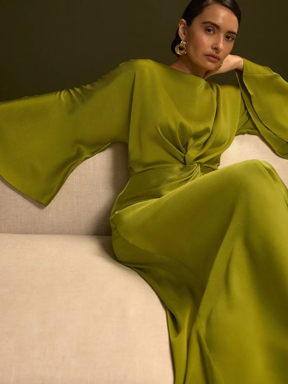Limoengroen - Twist Front Long Sleeve Satin Maxi Dress