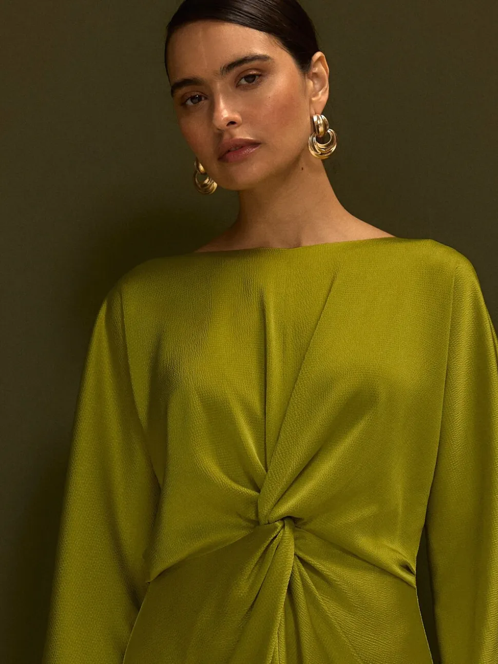 Limoengroen - Twist Front Long Sleeve Satin Maxi Dress
