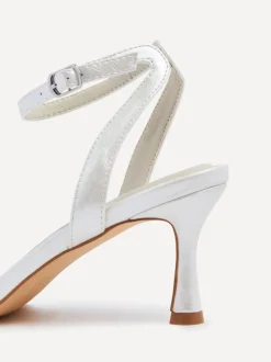 Linzi Bridal Adelaide blokhakken met parelversiering