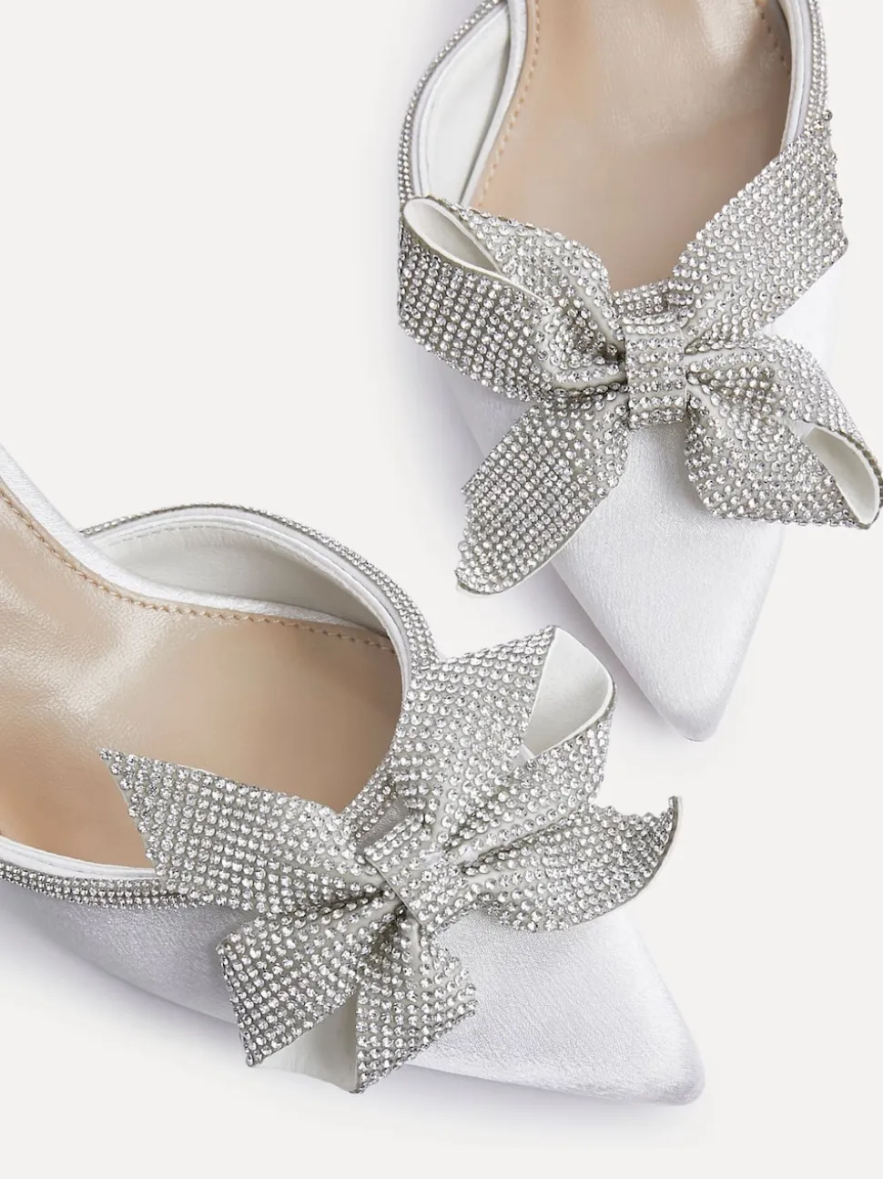Linzi Bruidskleding Angela Satijn Diamante Strik detail pumps