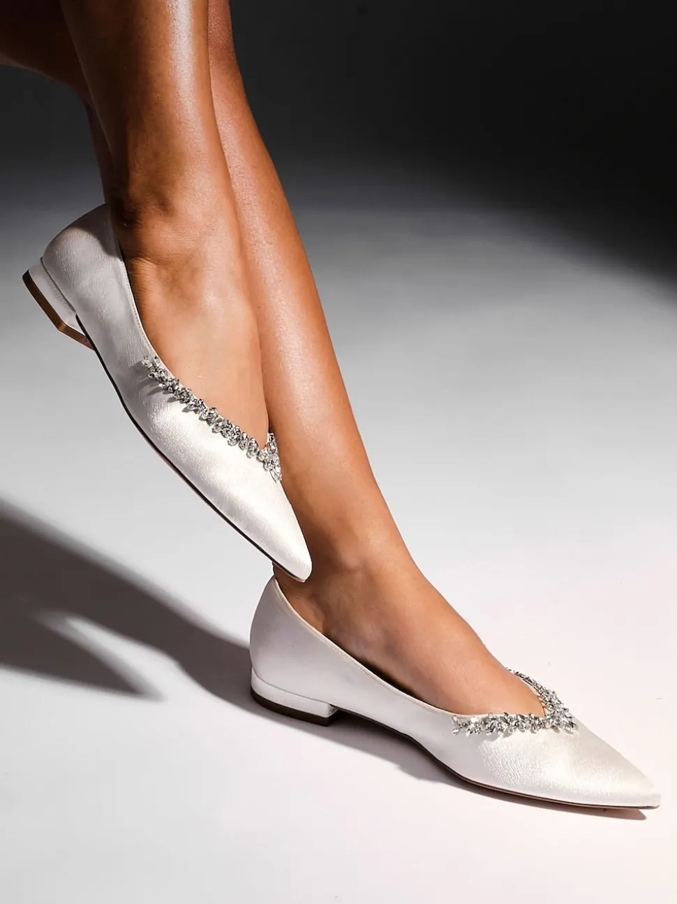 Linzi Bruidskleding eindeloze platte ballerina's met spitse neus en bies