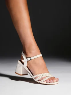Linzi Perla sandalen met hak en parelbandjes