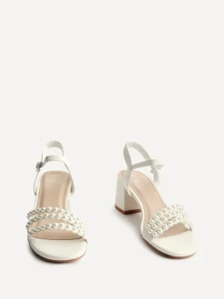 Linzi Perla sandalen met hak en parelbandjes