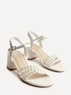 Linzi Perla sandalen met hak en parelbandjes