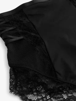 Lipsy zwart slipje met hoge taille en kanten rand