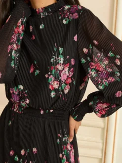 Love & Roses - Hoogsluitende midi-jurk van mesh met plisséplooien