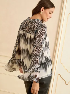 Love & Roses blouse met V-hals, hardware en uitlopende mouwen