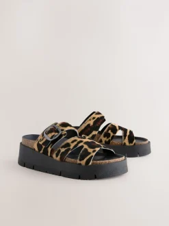 Luipaardprint - Leren sandalen met bandjes en gespdetail
