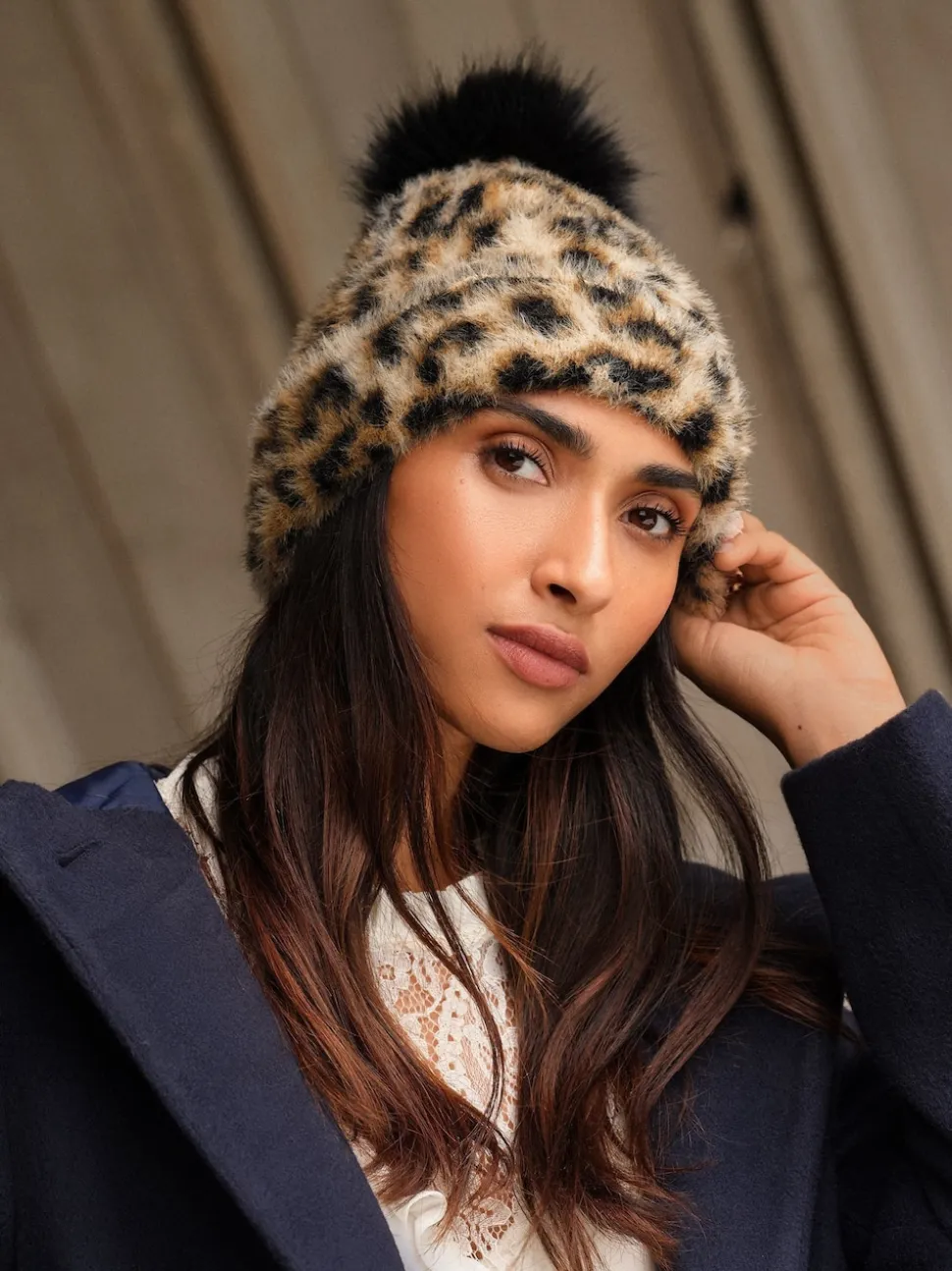 Luipaardprint - Love & Roses Cosy Pom Hat