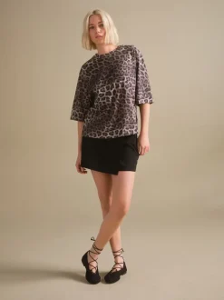 Luipaardprint - Relaxed Boxy T-shirt met ellebooglengte mouwen en ronde hals