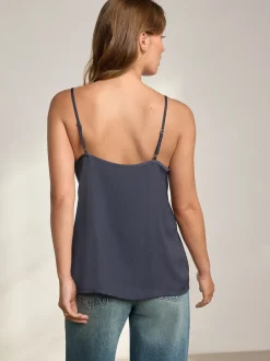 Marineblauw - Camitop met kant en smalle bandjes