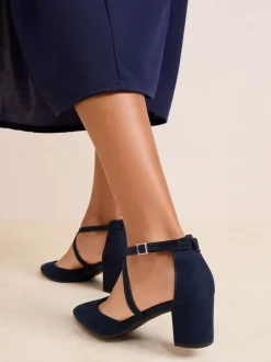 Marineblauw - Friends Like These pumps met blokhak en gekruiste bandjes