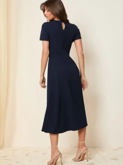 Marineblauw - Friends Like These Getailleerde midi-jurk met tabdetail en korte mouwen