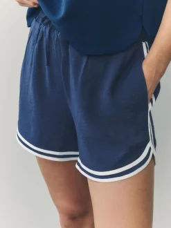 Marineblauw - Sportshort met contrasterende Streep