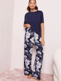Marineblauw met bloemen - Friends Like These Short Sleeve Pyjamas
