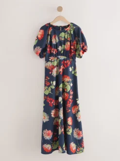 Marineblauw met bloemenprint - Midi-jurk met print en pofmouwen
