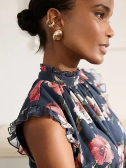 Marineblauw met bloemenprint - Gedrukte Maxi-jurk met hoge hals en tierlantijntjes