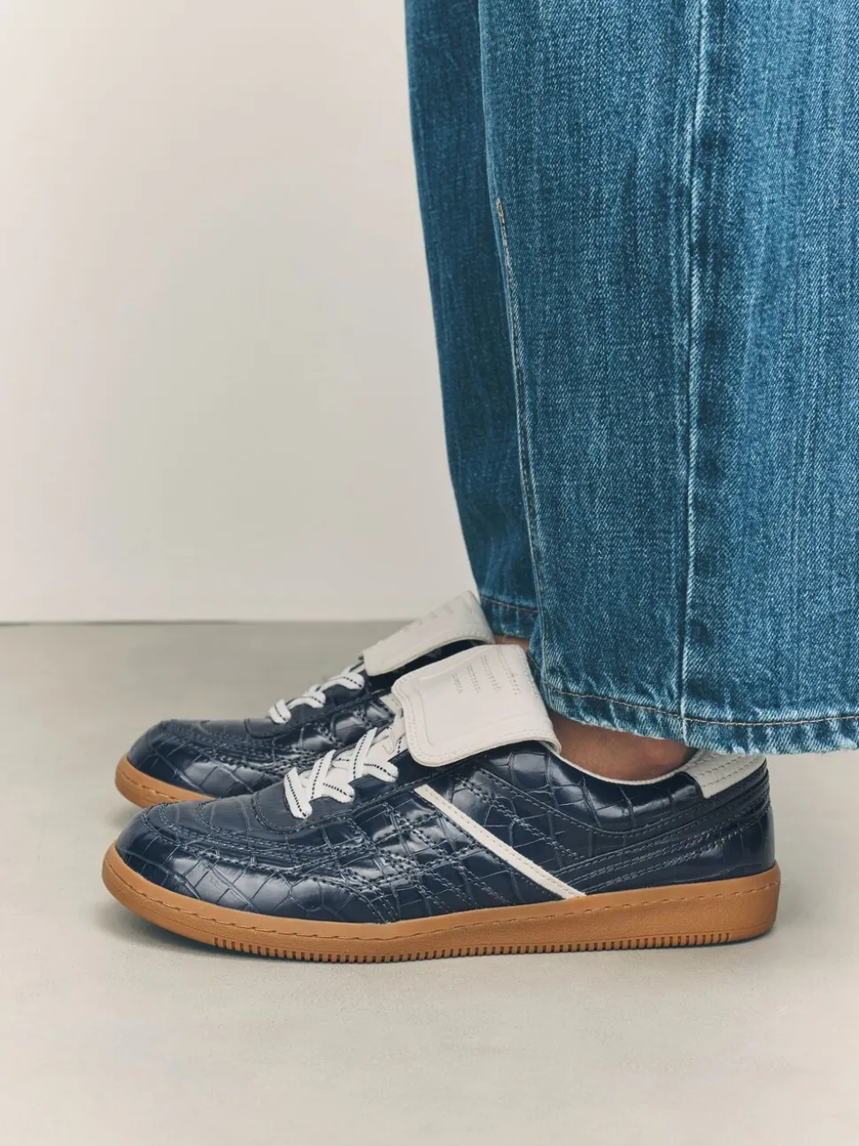 Marineblauw met krokodilleneffect - Forever Comfort® Fold Over Lace-Up Trainers