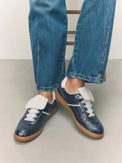 Marineblauw met krokodilleneffect - Forever Comfort® Fold Over Lace-Up Trainers