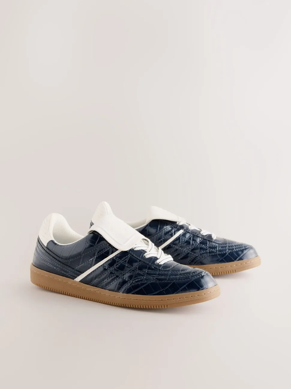 Marineblauw met krokodilleneffect - Forever Comfort® Fold Over Lace-Up Trainers