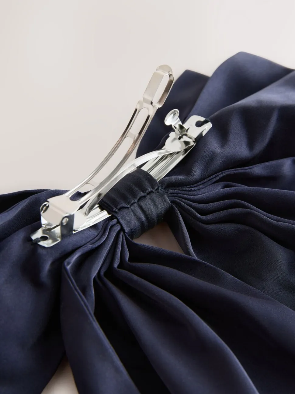 Marineblauw satijn - Haarspeld met strik