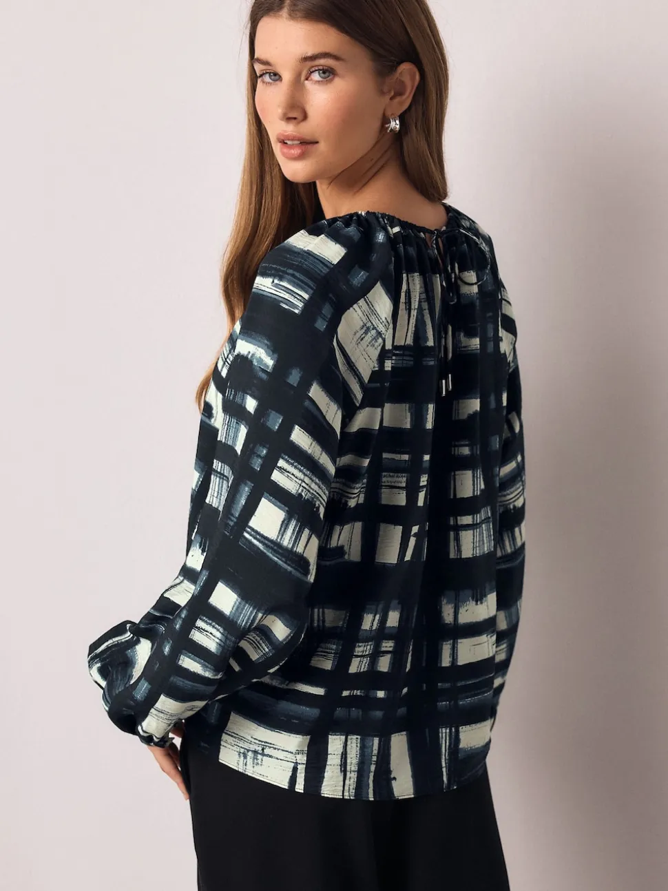 Marineblauw/ecru geruit - Keyhole Detail Relaxed Long Sleeve Blouse