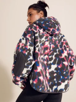 Met verschillende dierenprints - Borg fleece jack met elleboogpatch en capuchon