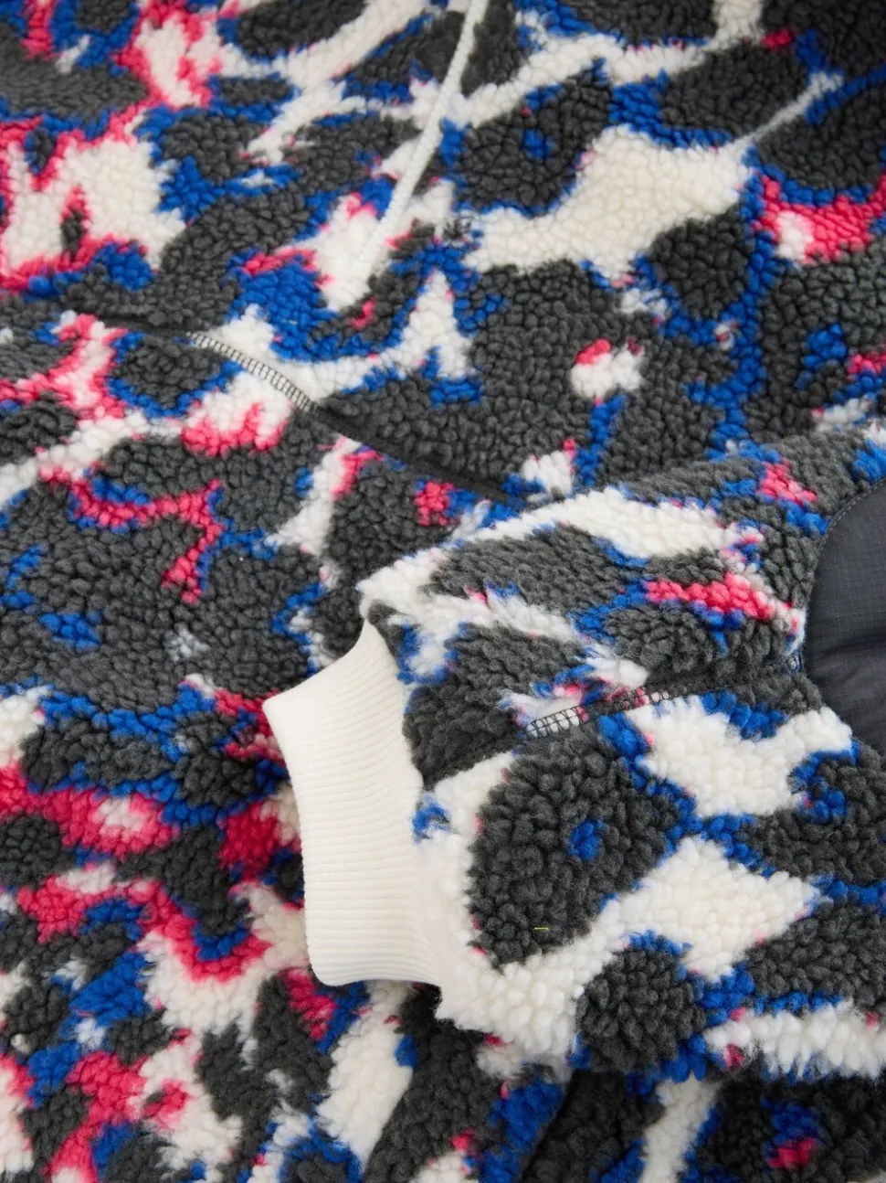 Met verschillende dierenprints - Borg fleece jack met elleboogpatch en capuchon