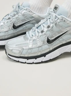 Metallic zilver - Nike P6000 Trainers